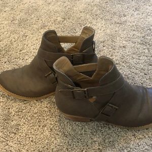 Women’s 8.5 booties abound